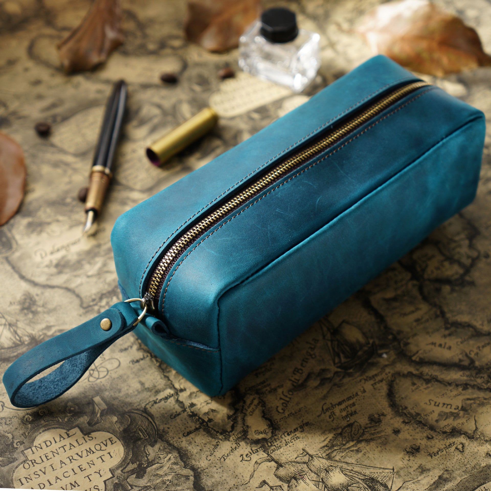 Wholesale Header Cowhide Square Retro Mad Horse Leather Zipper Pens